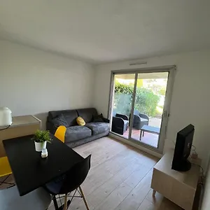 Appartement 2 Pièces En Rez De Jardin Avec Parking Et Piscine